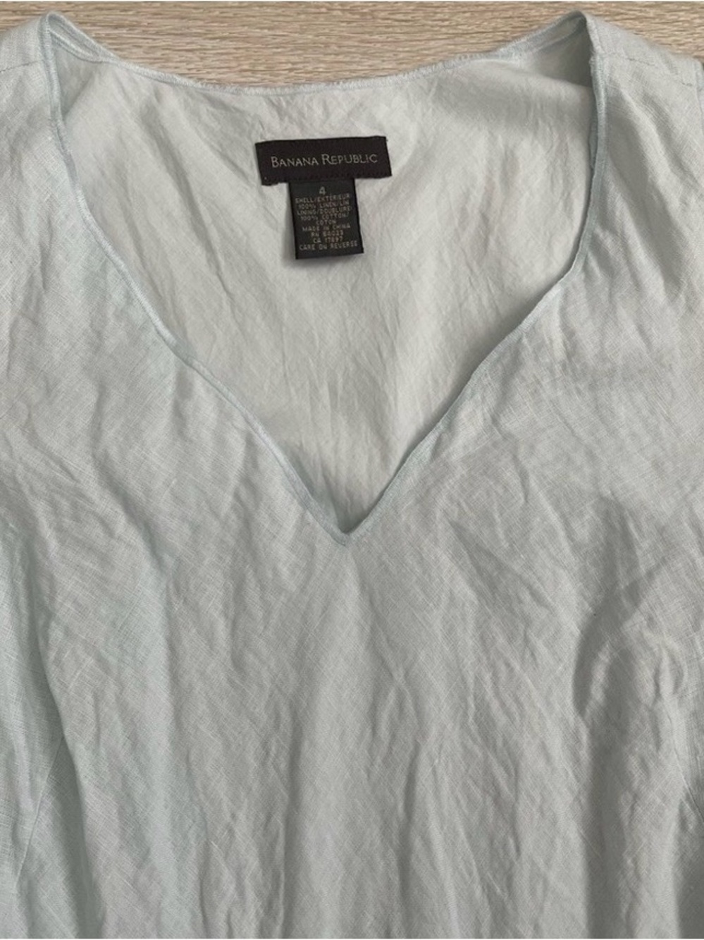 Banana Republic Black and Cream Brand Label Close-Up - Picture 16 of 16